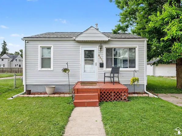 8436 Prospect Ave, Warren, MI 48089