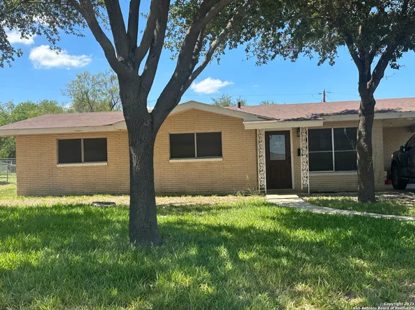 306 S 9TH ST, Carrizo Springs, TX 78834