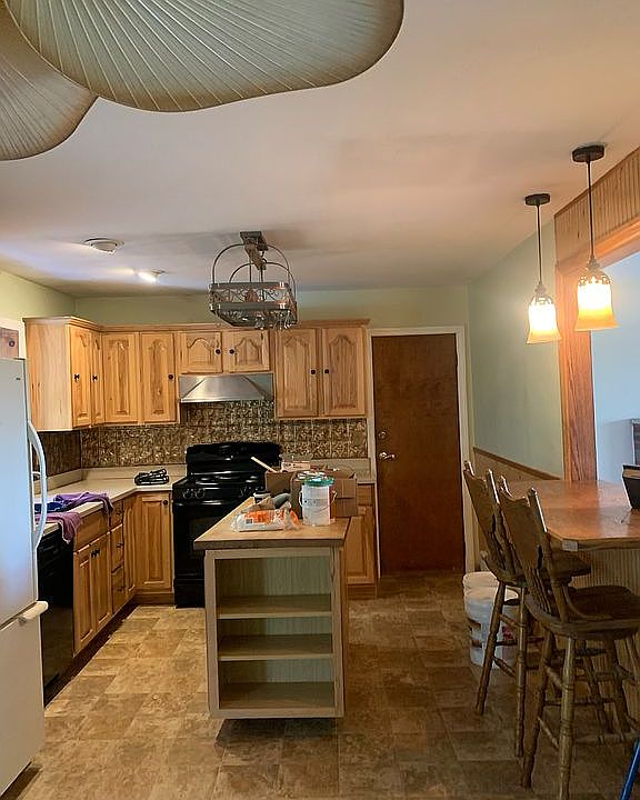 Large Kitchen.Breakfast Nook