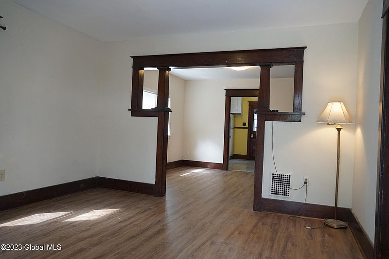 5th image of 207 Bruce Street
