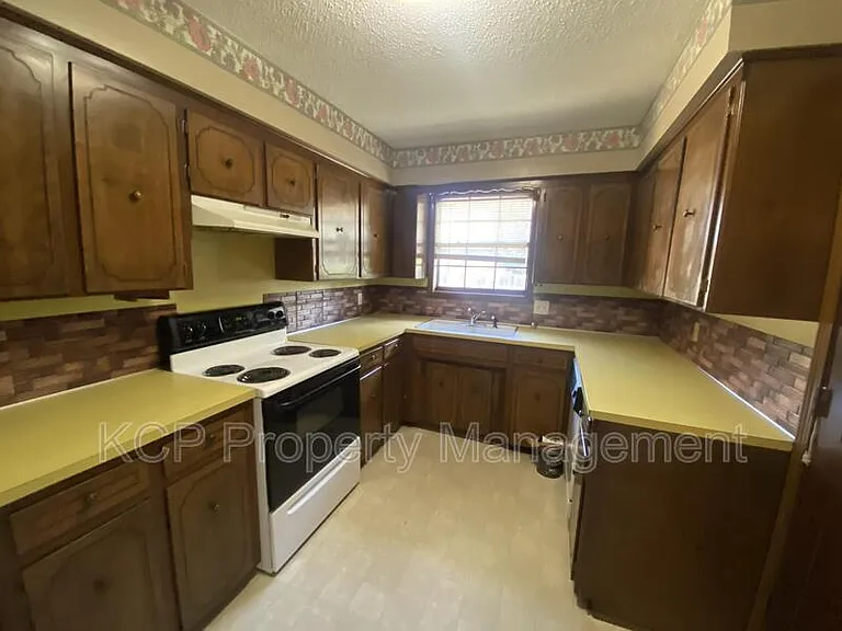 4914 S South Cir #U — Photo 8