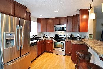 2nd image of 40 SE Dickinson Ct