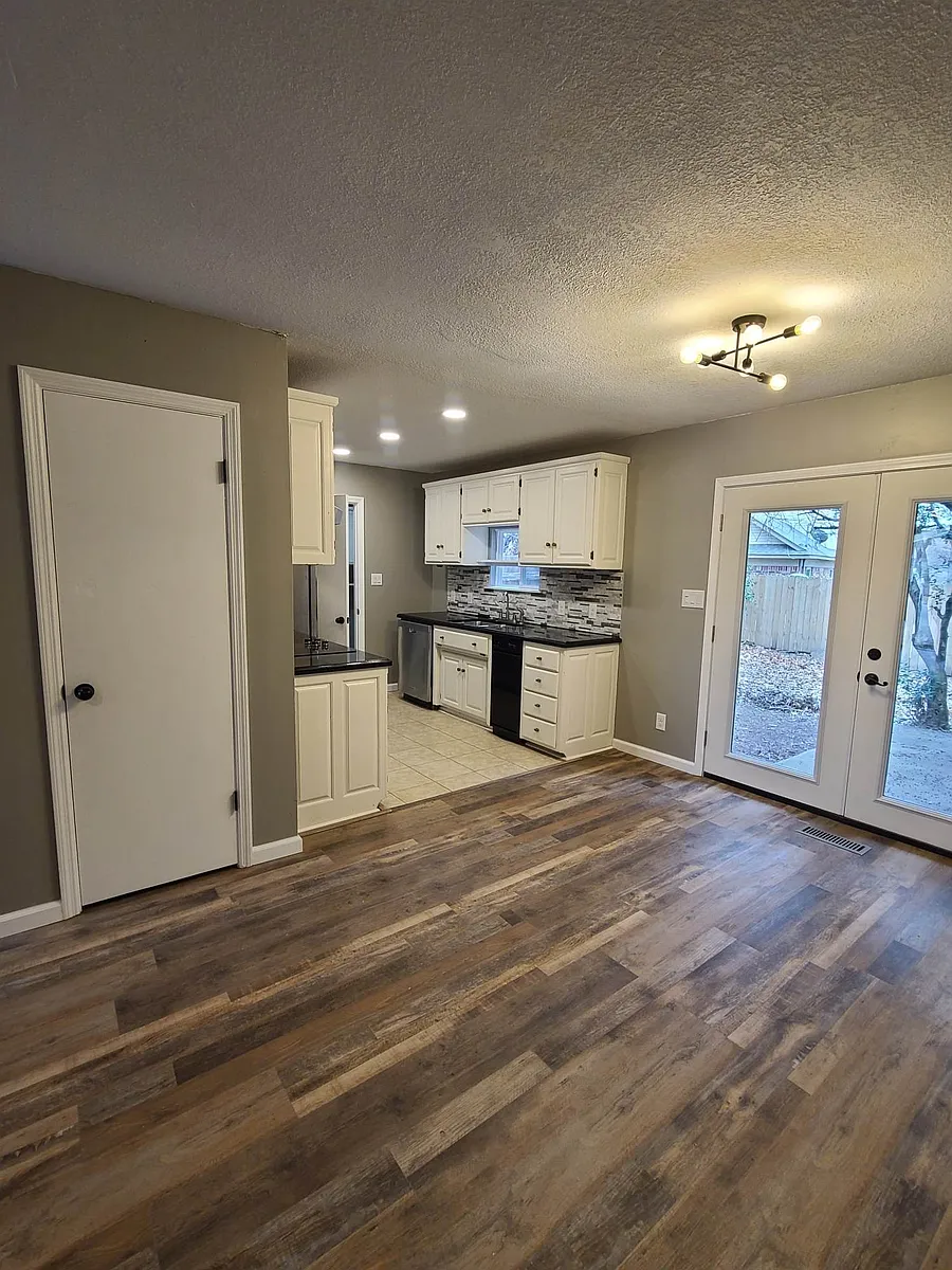 Building Photo - 4300 Wynnewood Dr #2
