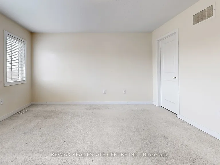 80 Scarletwood St — Photo 32