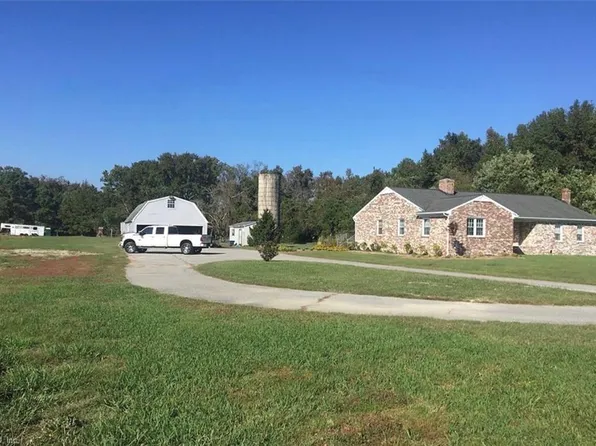 203 Hansford Ln, Seaford, VA 23696