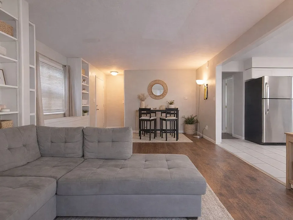 605 S Aurora St