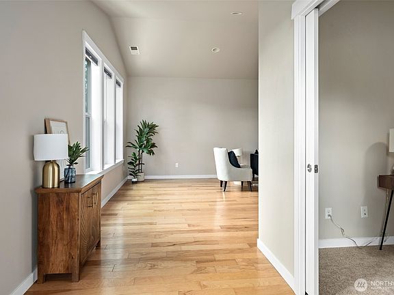 4th image of 4039 Autumn Way