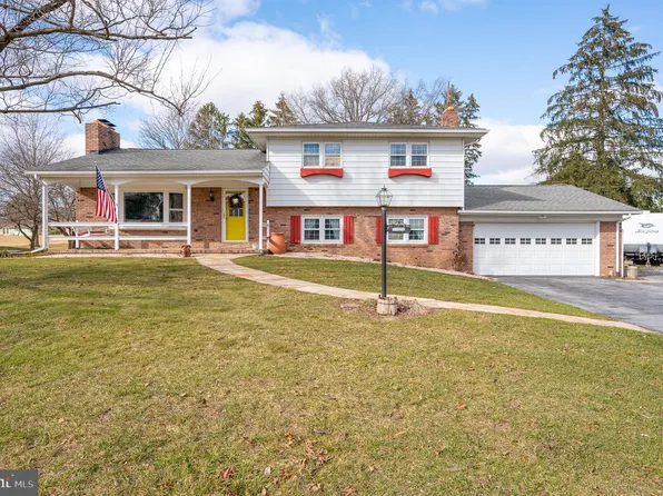 9263 Williamsport Pike, Falling Waters, WV 25419