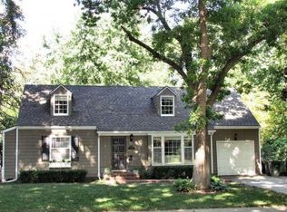7470 Village Dr, Prairie Village, KS 66208