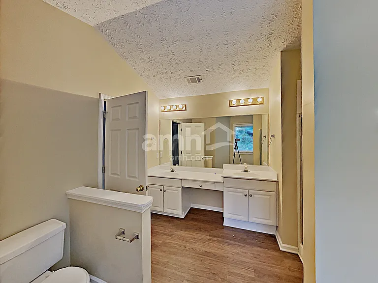 375 Saybrooke Xing — Photo 14
