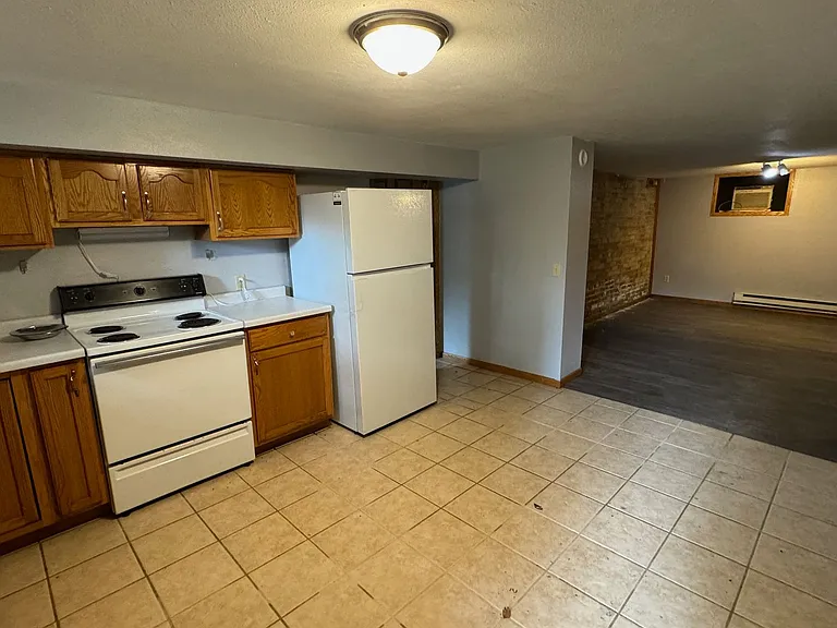 Dinnie Apts 102-108 4th Ave S — Photo 9