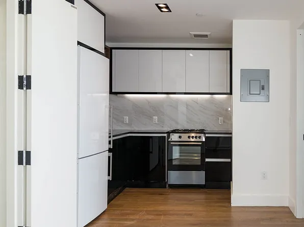 581 Ocean Pkwy, Brooklyn, NY