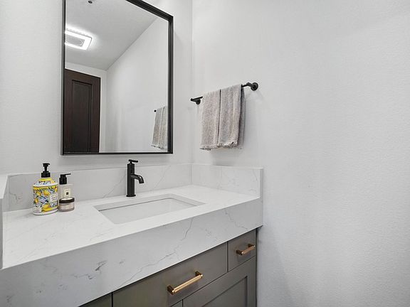 4th image of 675 Deer Valley Dr #665