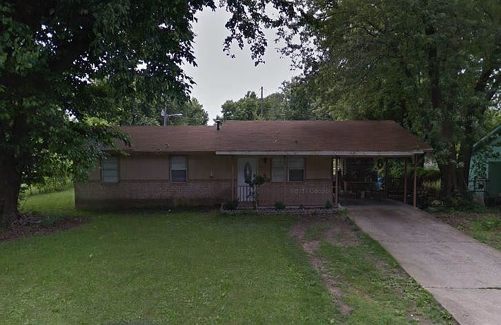 1st image of 706 SE 10th St