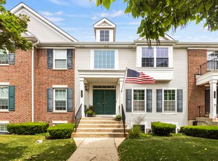 1006 Cedar St, Park Ridge, IL 60068