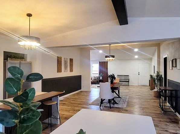 12 N Mule Creek Dr, Moorcroft, WY 82721