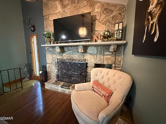 4th image of 216 Zoder Dr