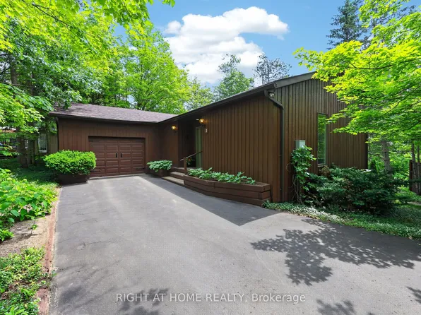 5 Pine Point, Oro Medonte, ON L4M 4Y8