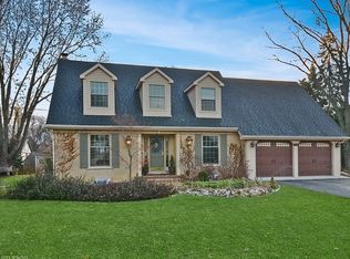 1035 S Mitchell Ave, Arlington Heights, IL 60005