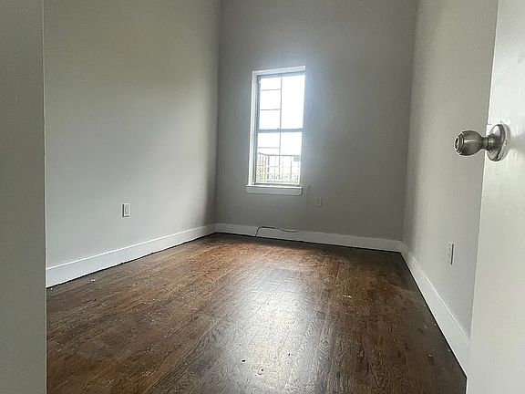 4th image of 615 Bramhall Ave #6L