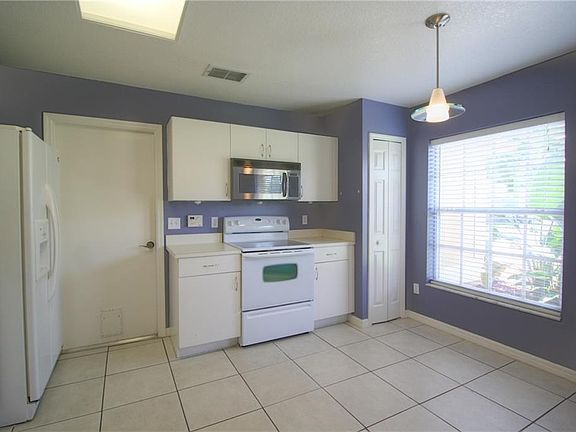3rd image of 1912 Olivia Cir