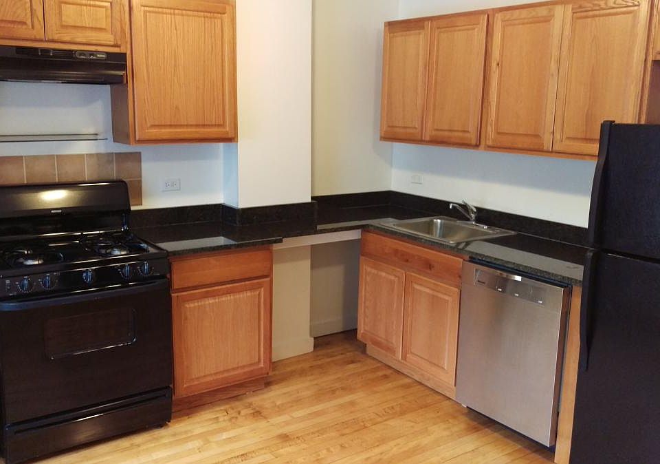 1st image of 3915 N Lincoln Ave