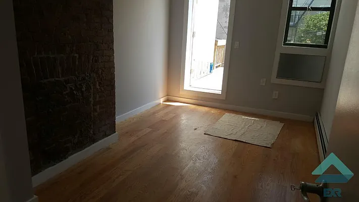 Rented by EXR | media 26