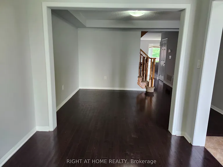 786 Bolingbroke Dr — Photo 5