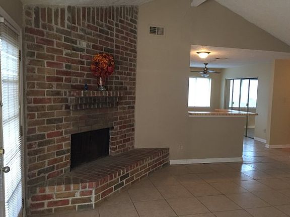 3rd image of 13917 Bonnercrest Dr