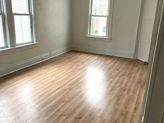 3rd image of 642 E 7th St #2
