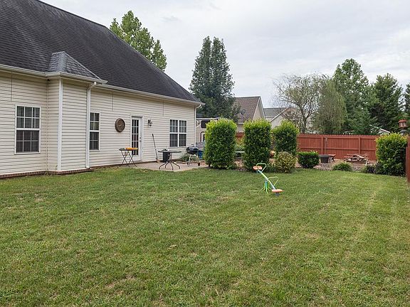 4th image of 1218 California Dr