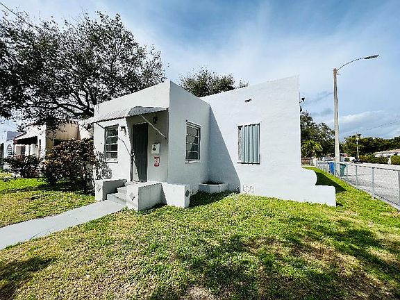 2nd image of 801 NW 51st St