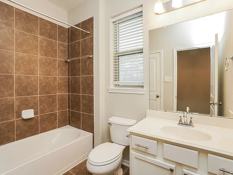 3214 Bainbridge Hill Ln — Photo 17