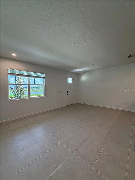 3 bed, 2.5 bath, 1476 sqft, $2,700 — Photo 4