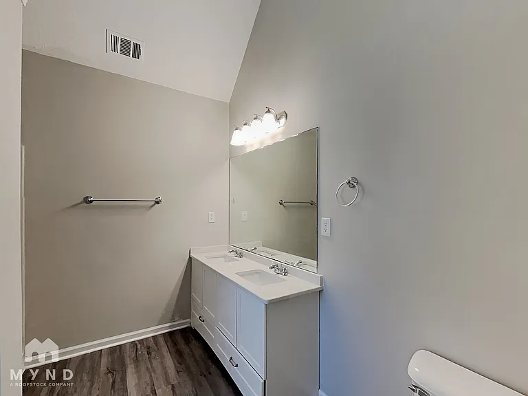 204 Eagles Crest Ct — Photo 10