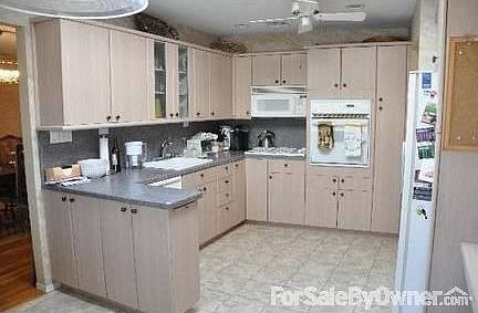 5th image of 7 Gloria Dr