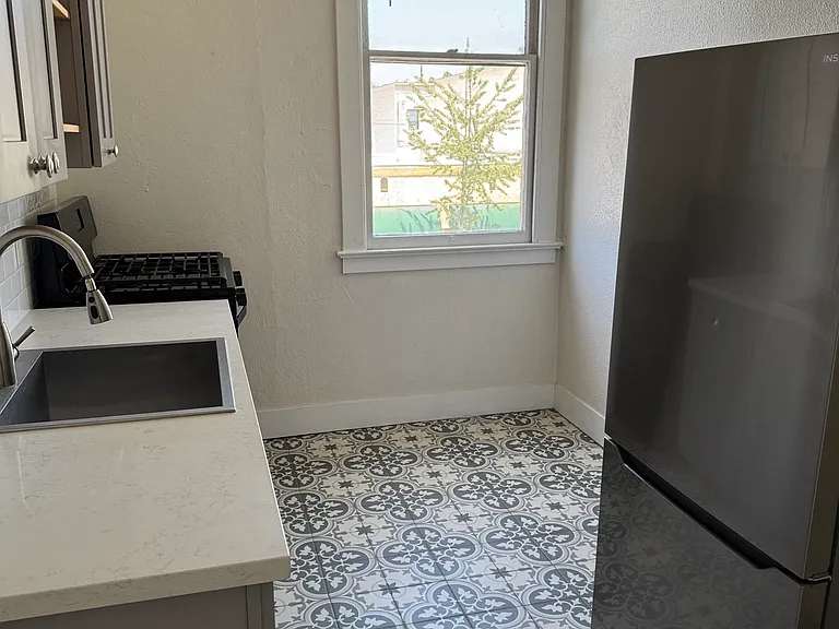 1013 Mission St #11 — Photo 5