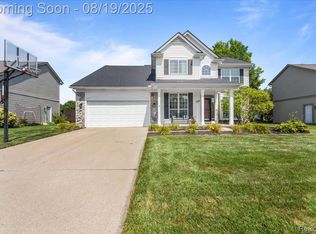 1098 Colt Dr, South Lyon, MI