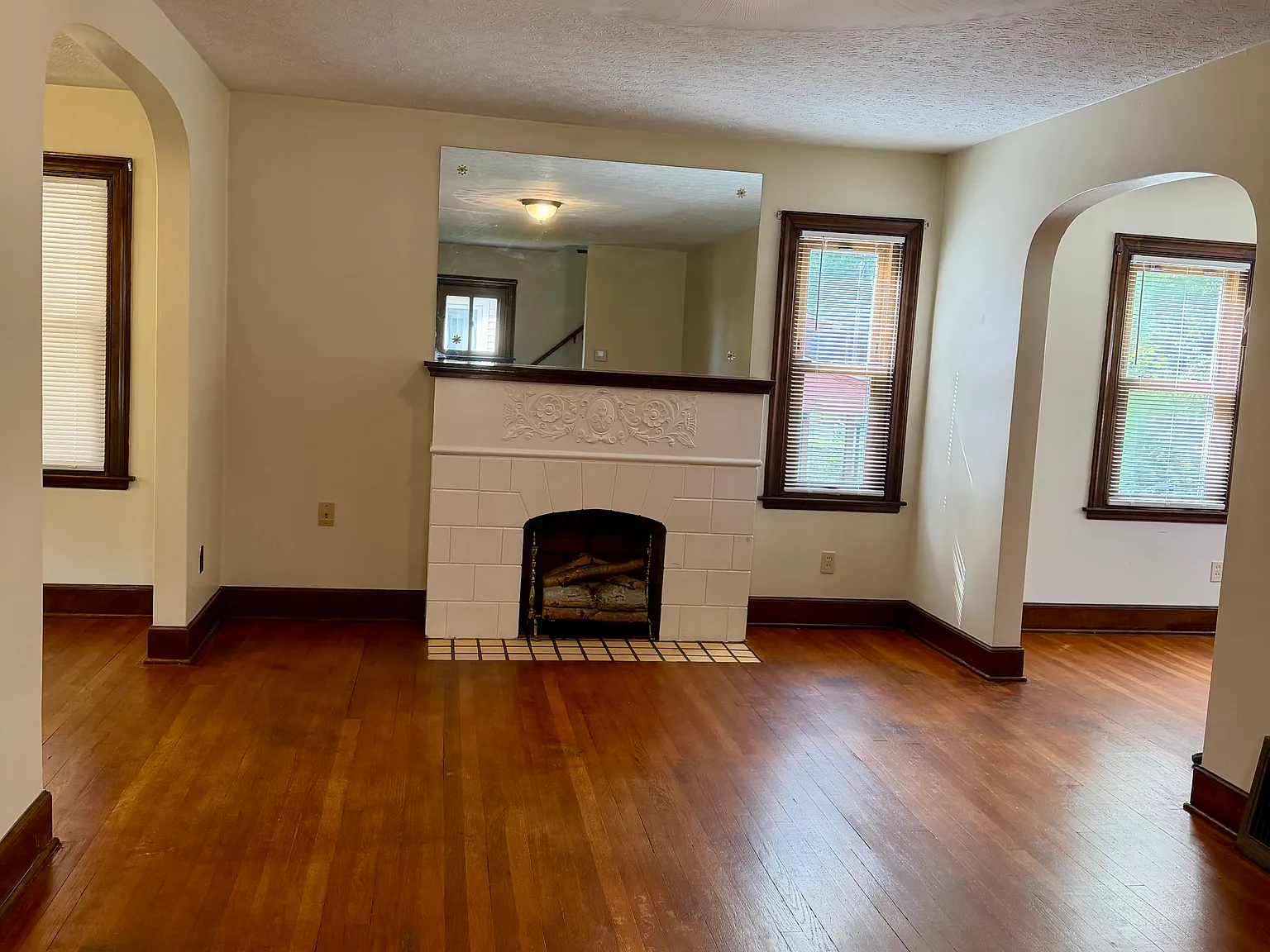 3 bed, 1367 sqft, $1,300 — Photo 4
