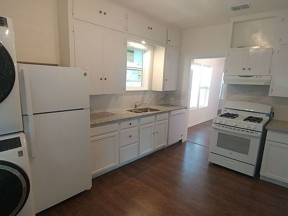 5th image of 134 Ward Ave