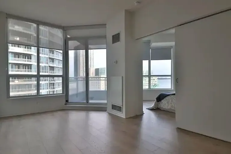 228 Queens Quay W #1105 — Photo 11