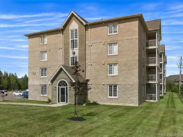 65 Diamond Head Ct #402, Moncton, NB E1G 0V6