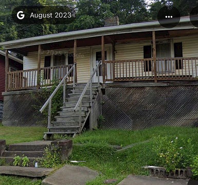 2nd image of 2216 Weir Ave