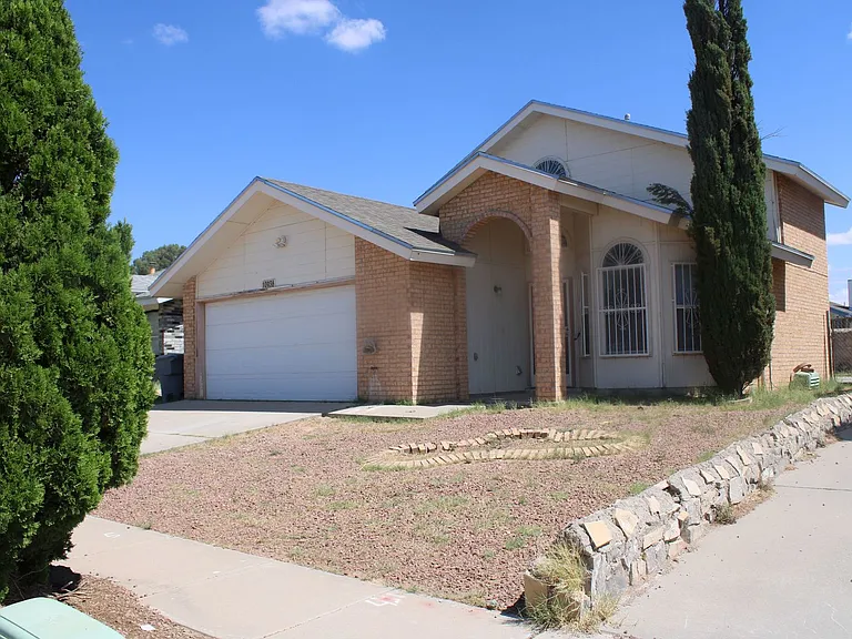 10936 Whitehall Dr — Photo 1