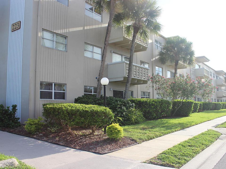 1st image of 223 Columbia Dr APT 225