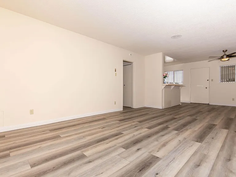 Ocean West Apartments — Photo 25