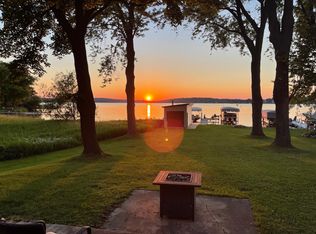 521 Park Ave, Pewaukee, WI 53072