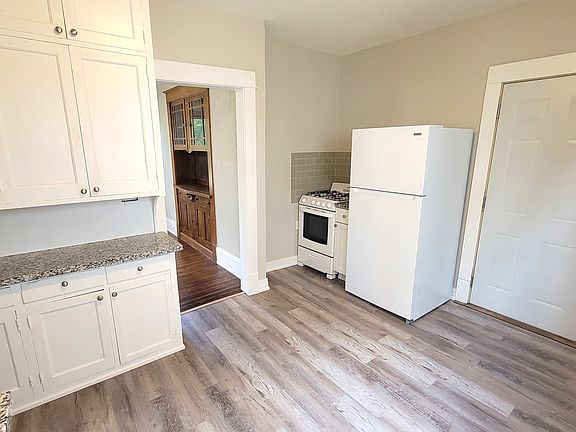 5th image of 1217 Thomas Ave