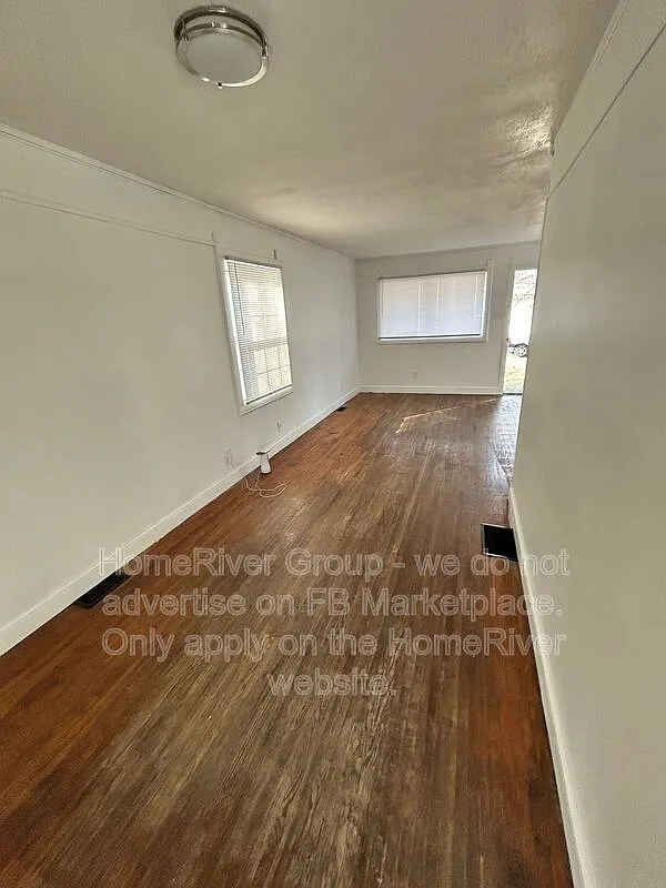 3 bed, 1.0 bath, 854 sqft, $1,450 — Photo 2