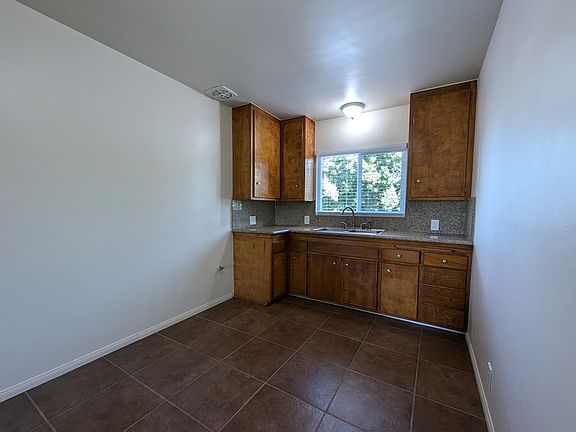 4th image of 5480 Orange Ave #11